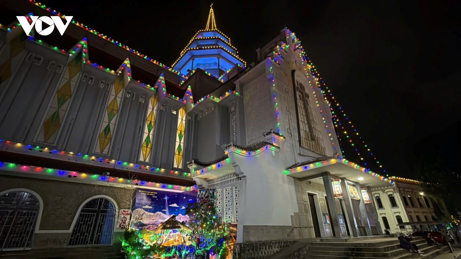 Giáng sinh ấm áp lan tỏa khắp phố phường xứ Huế