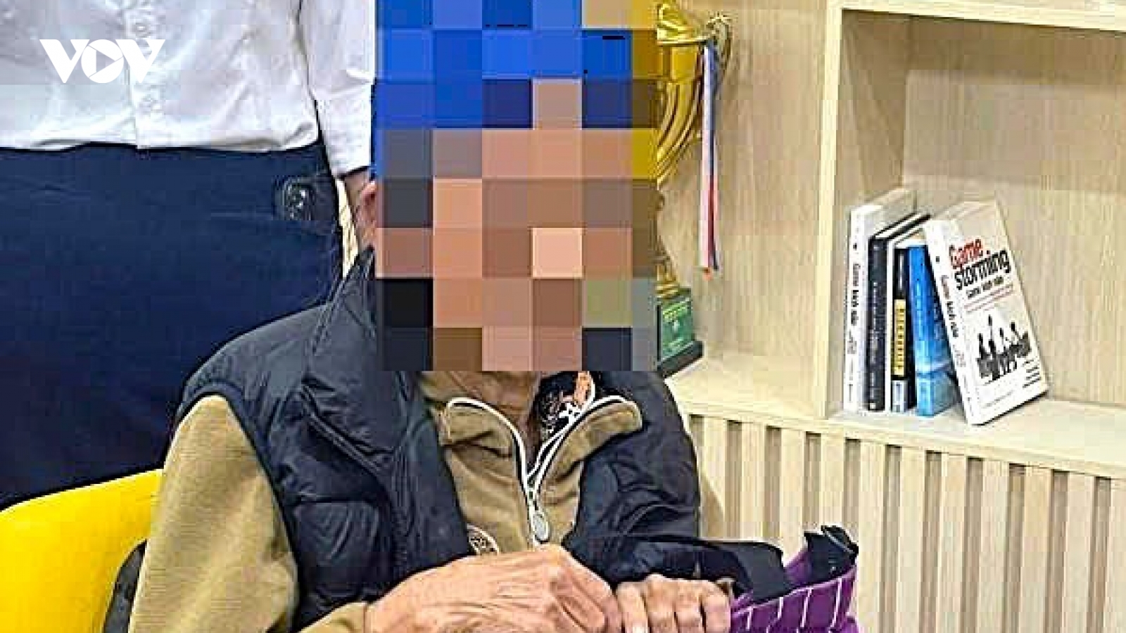 Cụ bà gần 80 tuổi suýt bị lừa đảo qua mạng hơn 2 tỷ đồng