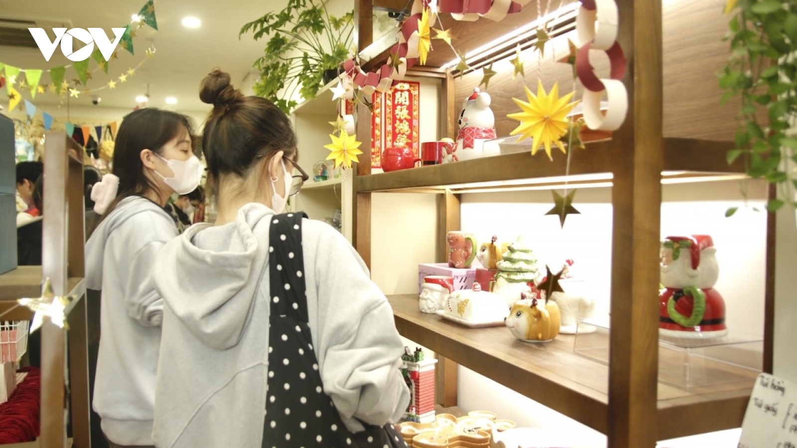 Sôi động thị trường quà Giáng sinh ở TP.HCM