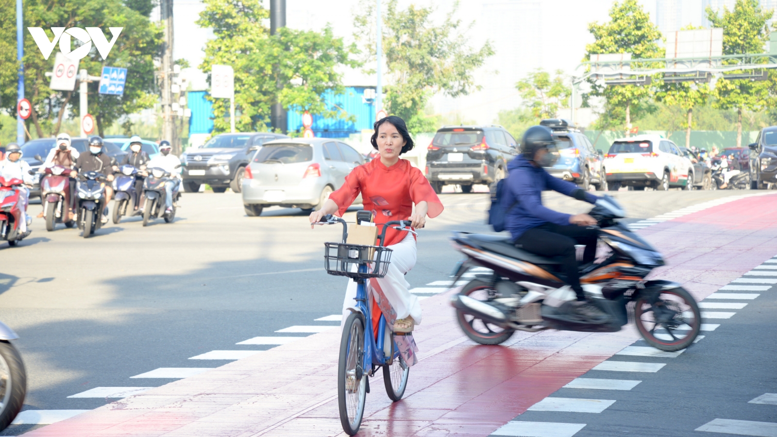 TP.HCM khánh thành 6km làn đi xe đạp riêng, người dân hào hứng trải nghiệm