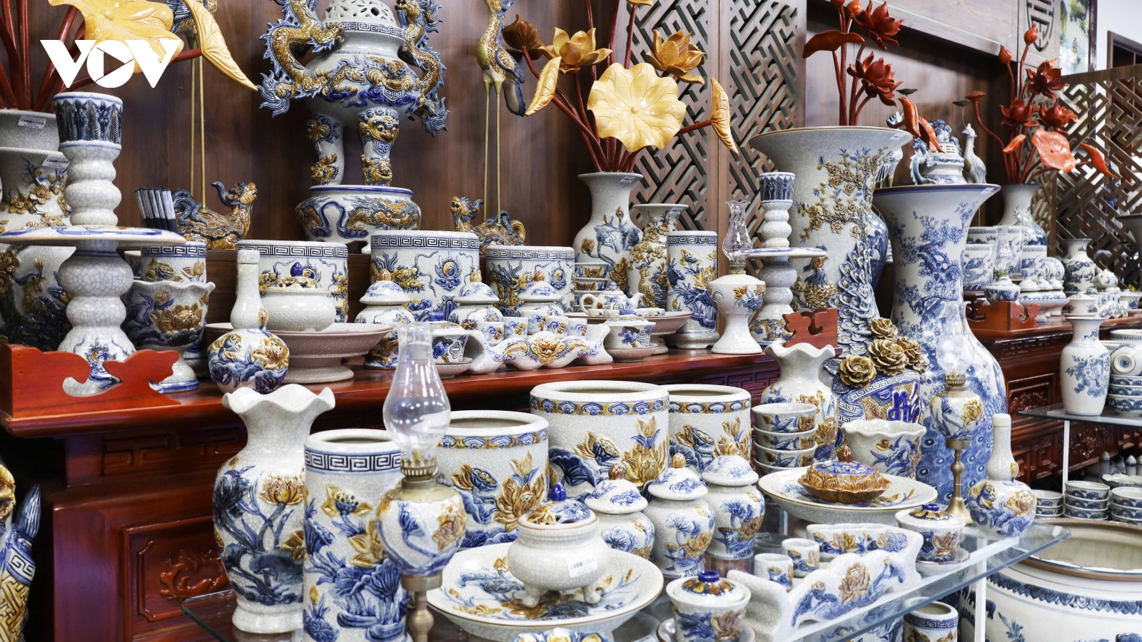 Xanh hóa sản xuất, làng gốm Bát Tràng bứt phá về hiệu quả kinh tế