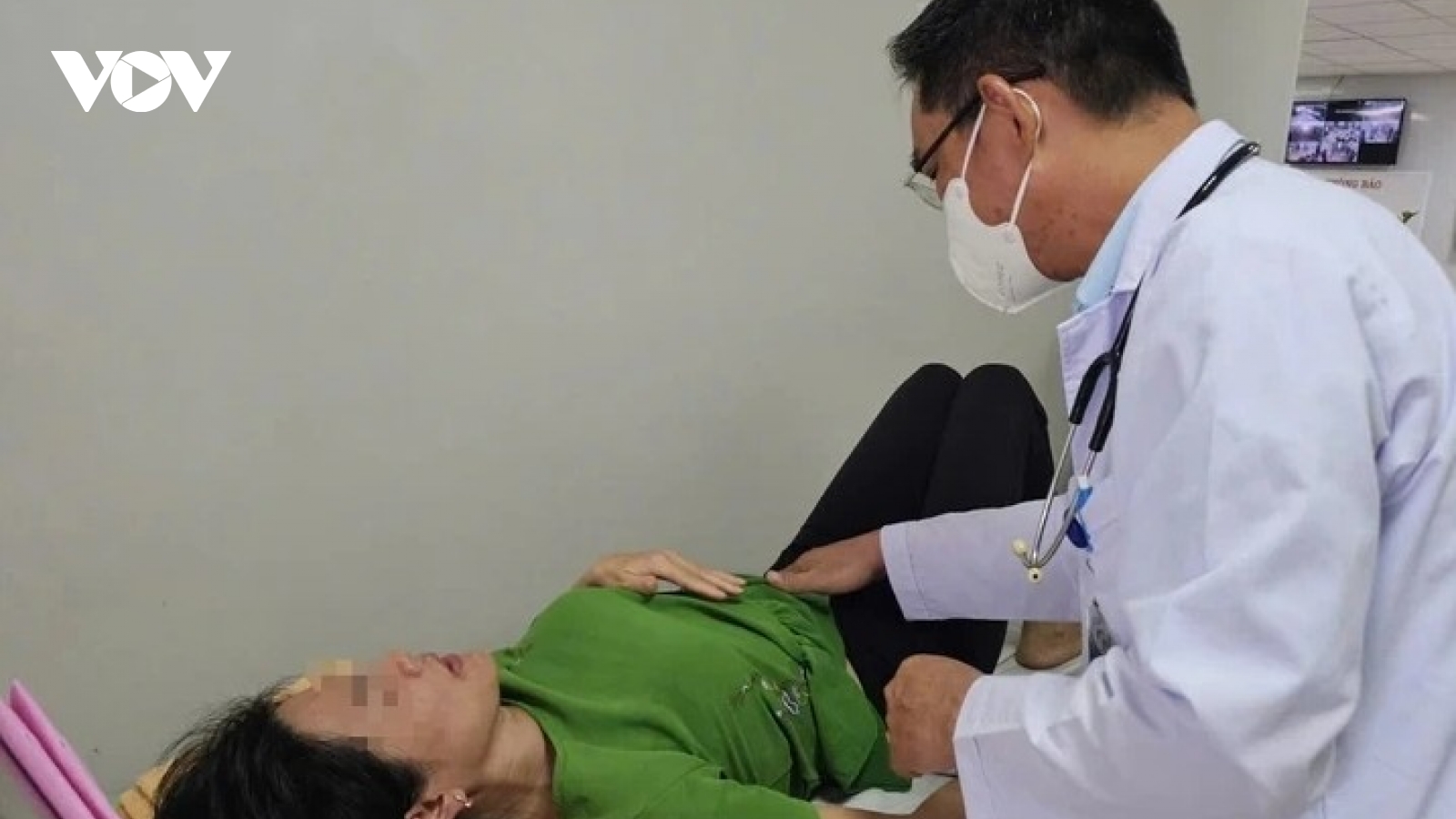 Dozens hospitalised with suspected food poisoning after eating banh mi in HCM City