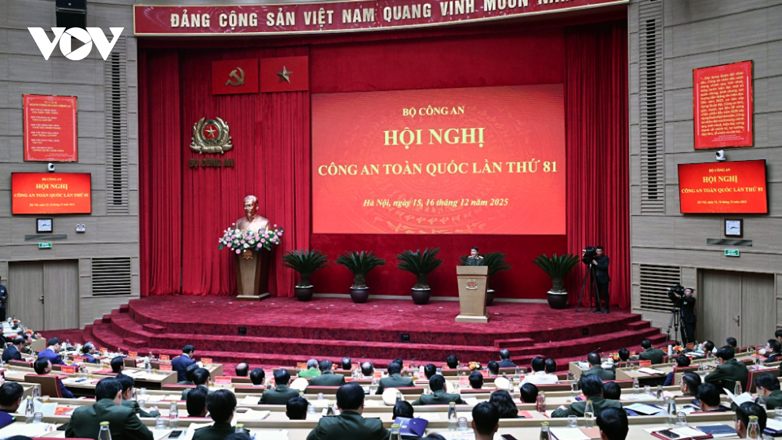 PM urges public security force to ensure security for Party Congress, elections