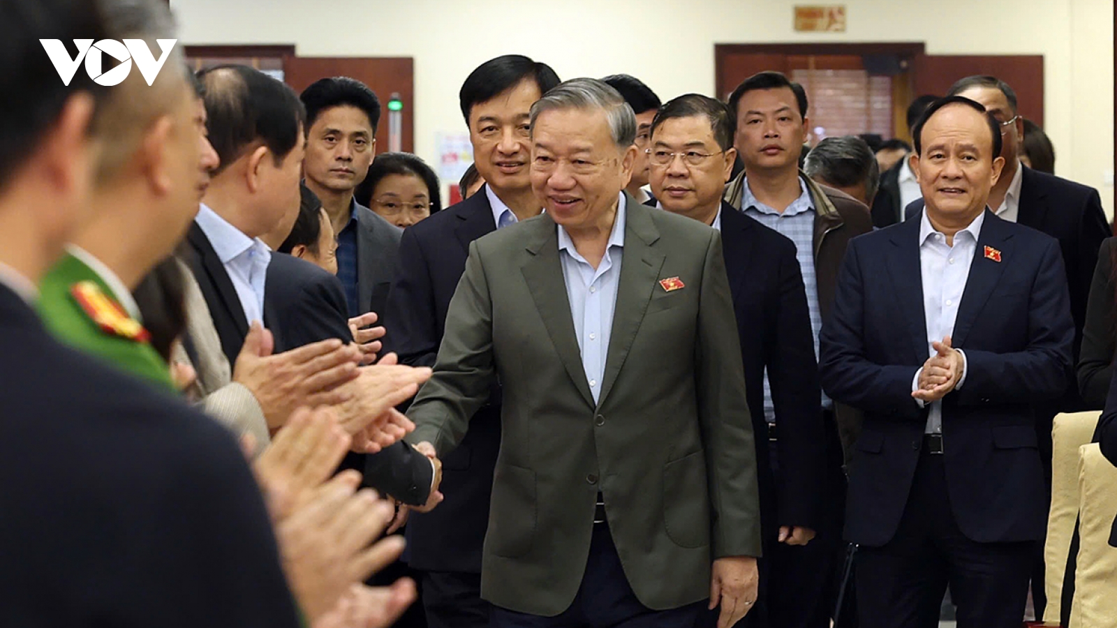 Party chief requests tougher action against air pollution, online fraud