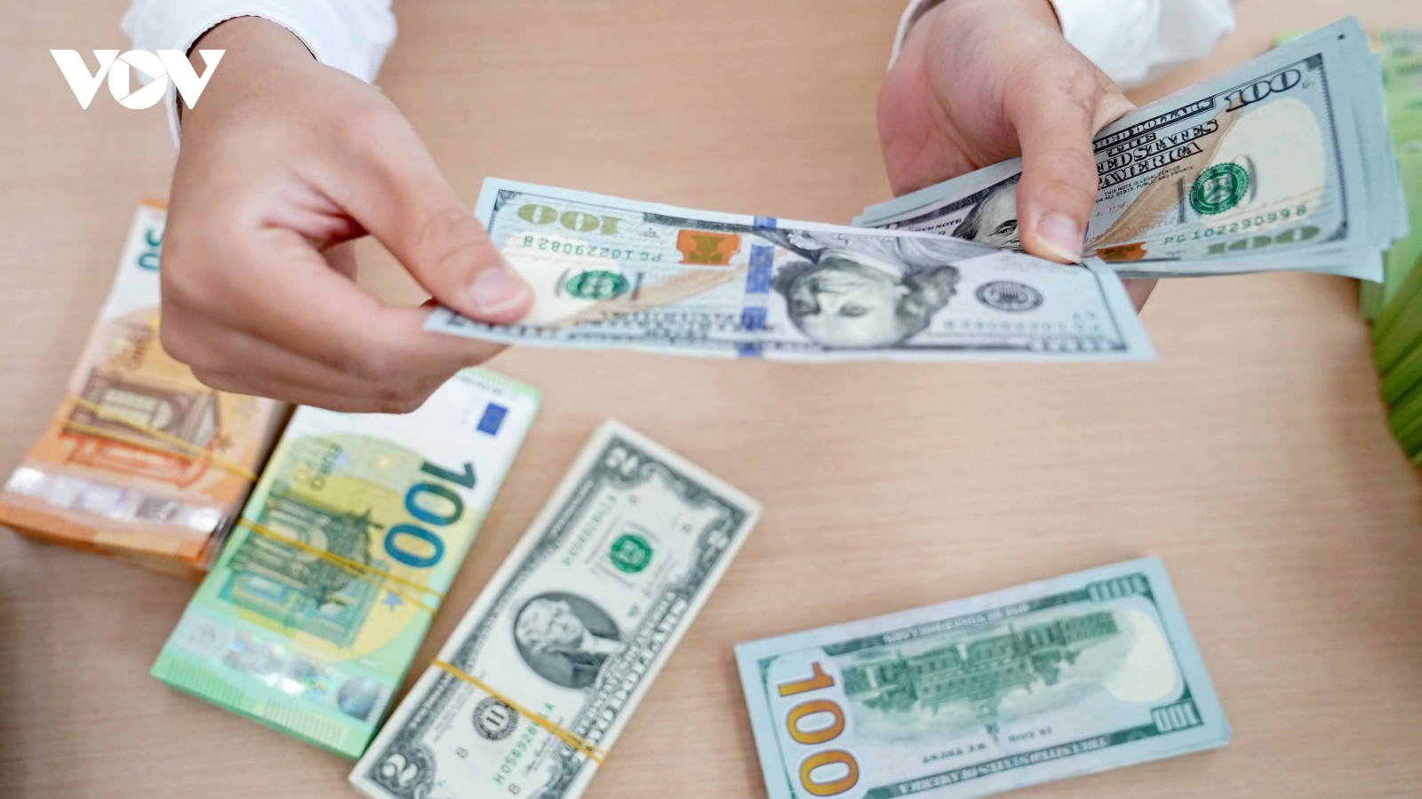 Tỷ giá USD hôm nay 2/2: Tỷ giá trung tâm giảm xuống còn 25.064 đồng/USD