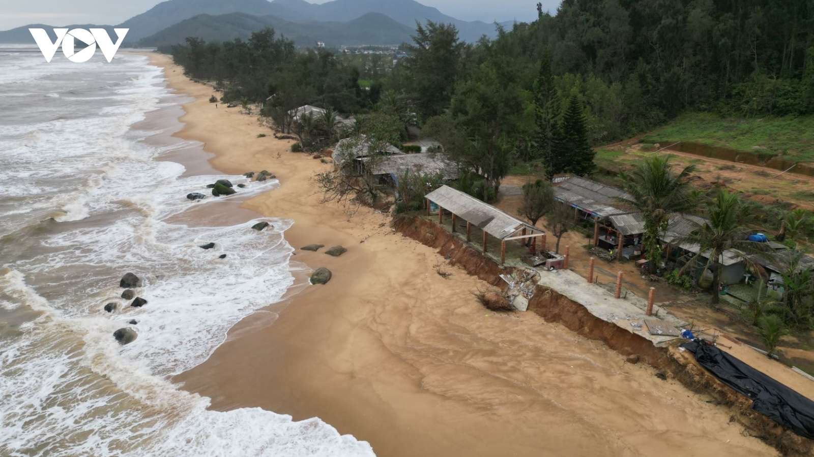 Bãi biển Hàm Rồng ở Huế có nguy cơ bị xoá sổ do thiên tai