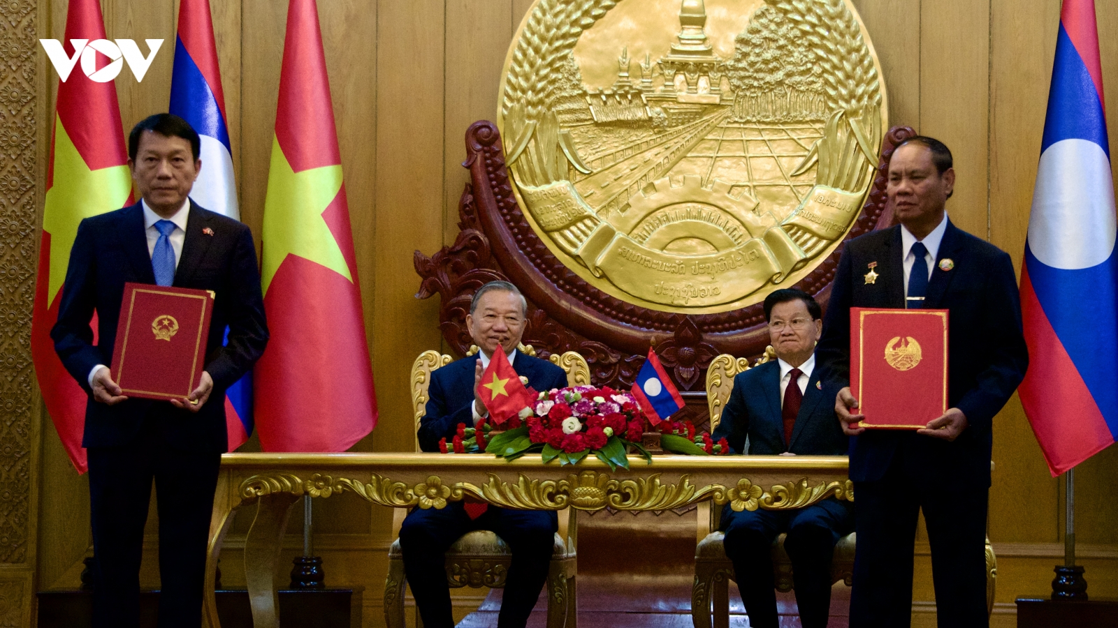 Tổng Bí thư Tô Lâm chứng kiến lễ trao các văn kiện hợp tác Việt Nam - Lào