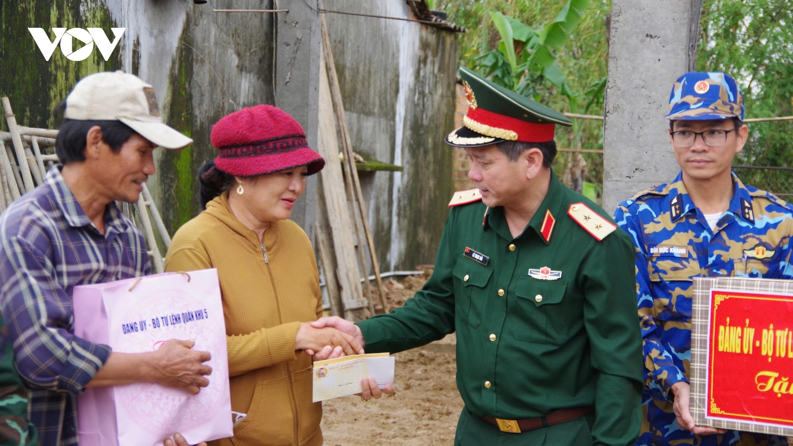 Quân khu 5 sẽ hoàn thành một nửa số nhà xây giúp nhân dân trước 15/1