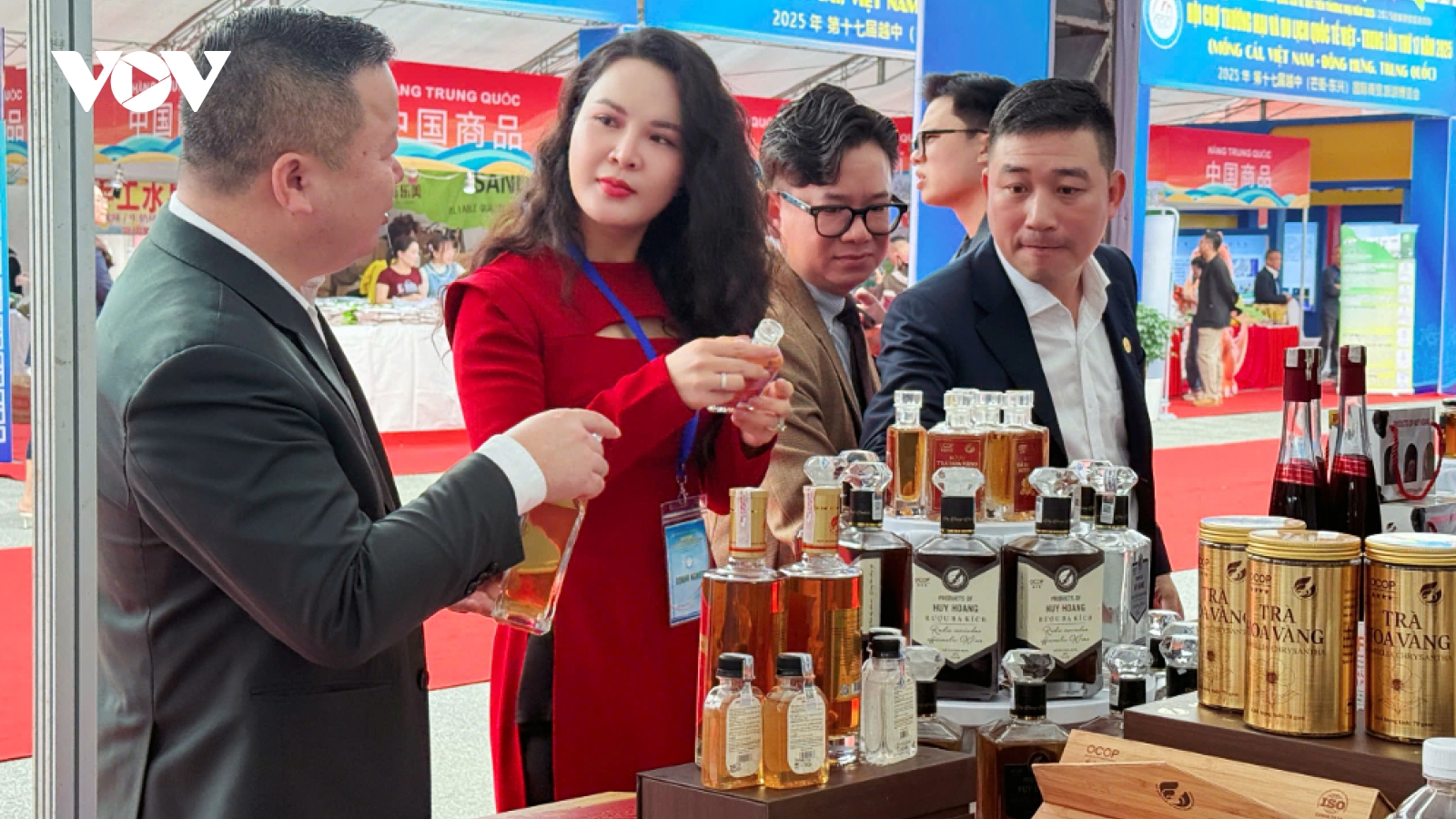 Vietnam-China Trade and Tourism Fair opens in Quang Ninh