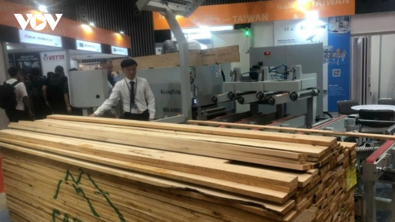 Wood exporters sustain growth through flexible adaptation