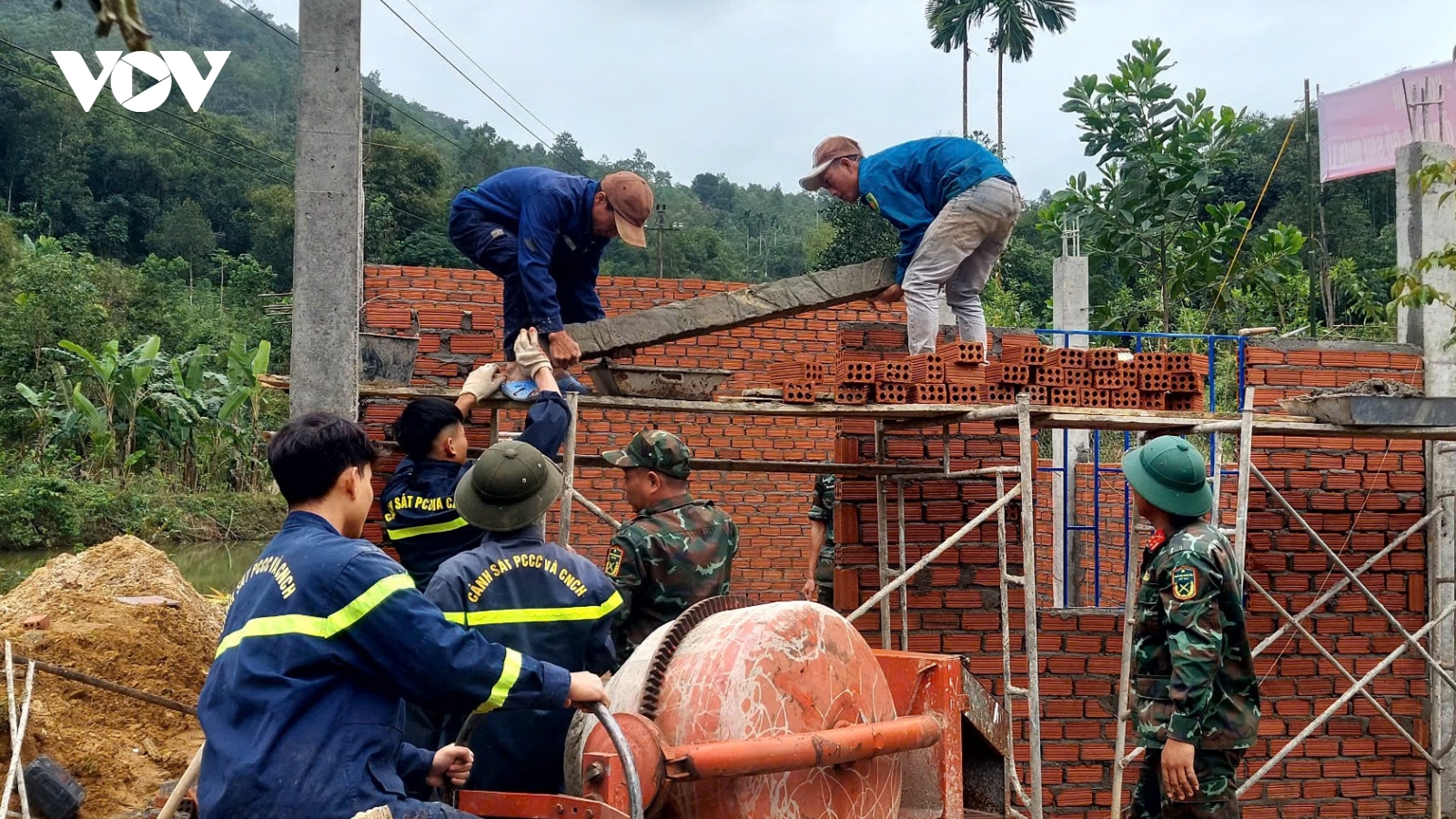 Chiến dịch Quang Trung: Giúp bà con vùng thiên tai Quảng Ngãi sớm ổn định chỗ ở