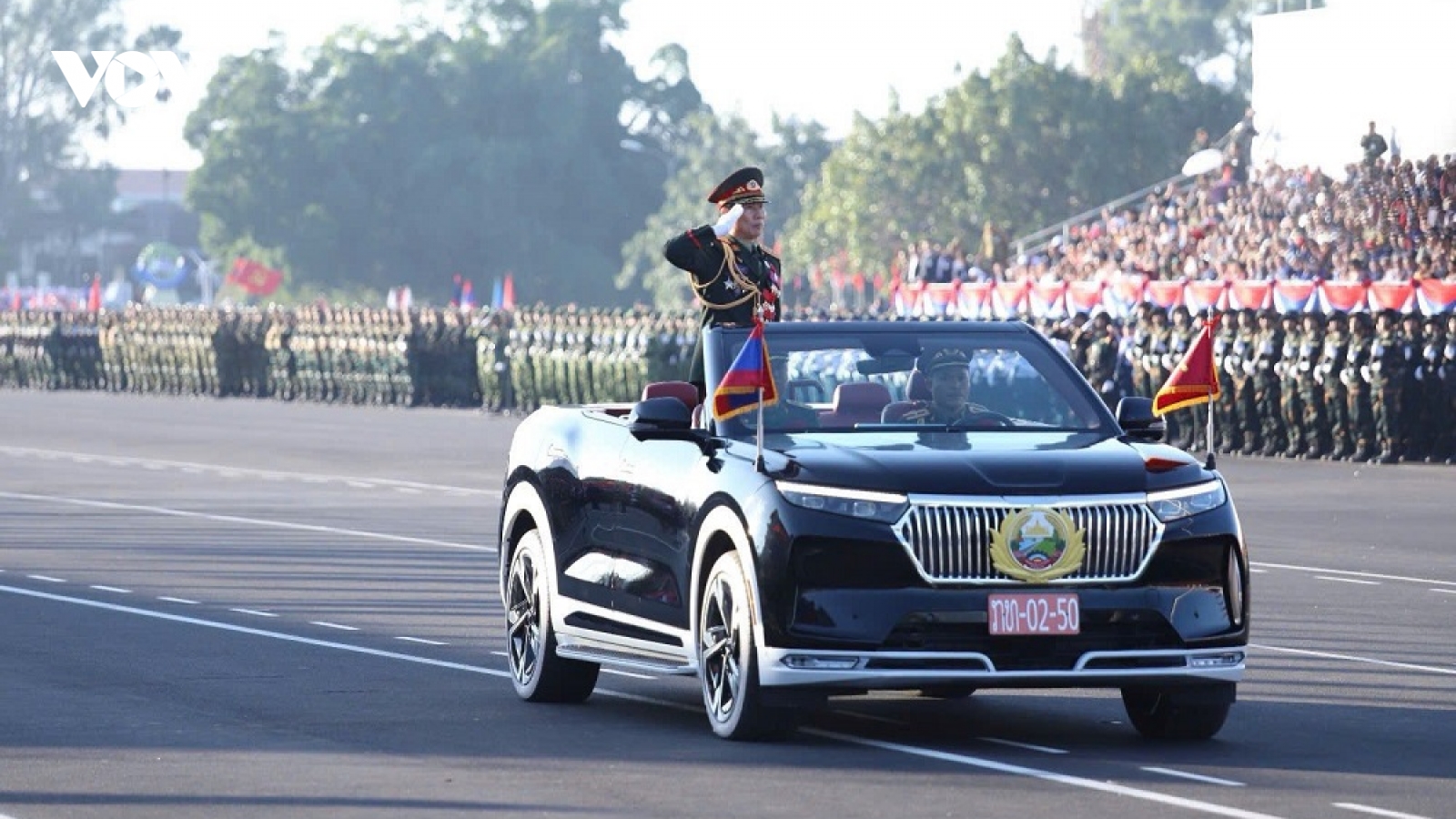 Xe điện Việt Nam nổi bật tại lễ diễu binh, diễu hành kỷ niệm Quốc khánh Lào