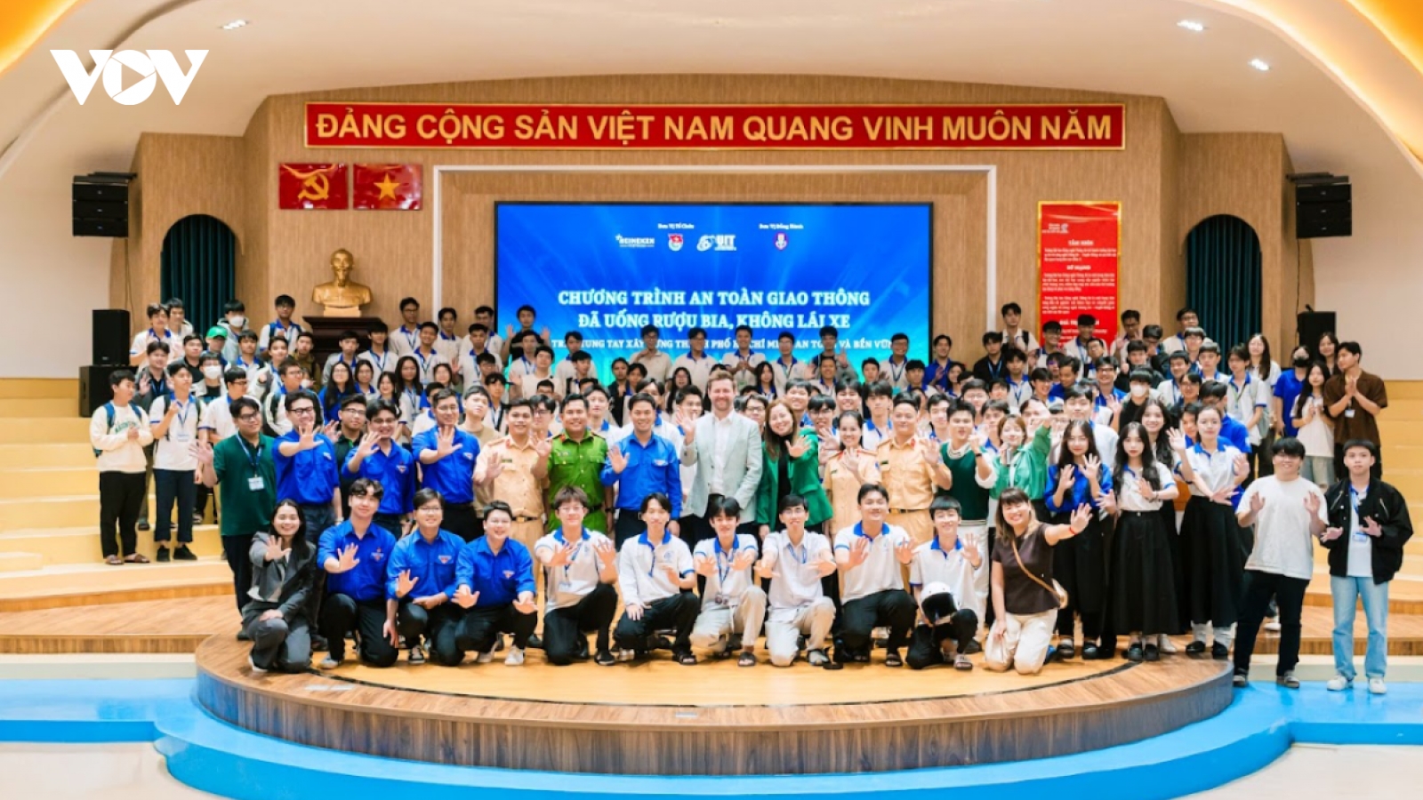 Hơn 300 sinh viên tham gia chương trình “An toàn giao thông - Đã uống rượu bia, không lái xe”