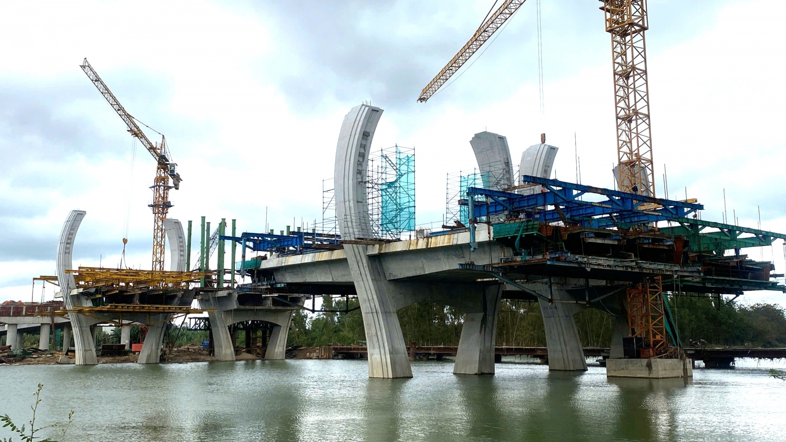 Tháo điểm nghẽn mặt bằng phía Đông, Quảng Ngãi tăng tốc giải ngân vốn đầu tư công