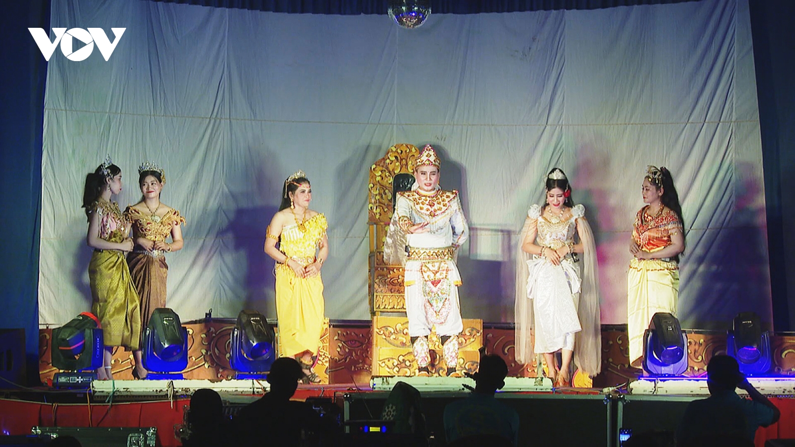 Người Khmer trẻ say mê, giữ lửa và bước tiếp con đường nghệ thuật sân khấu dù kê