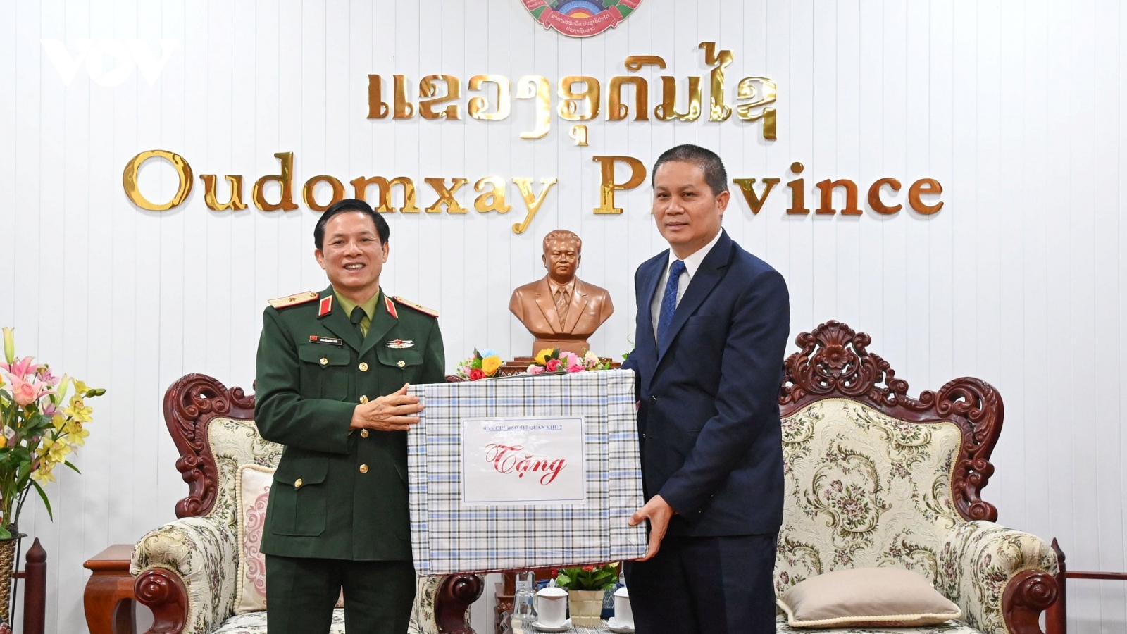 Quân khu 2 thăm, làm việc với tỉnh U Đôm Xay (Lào)