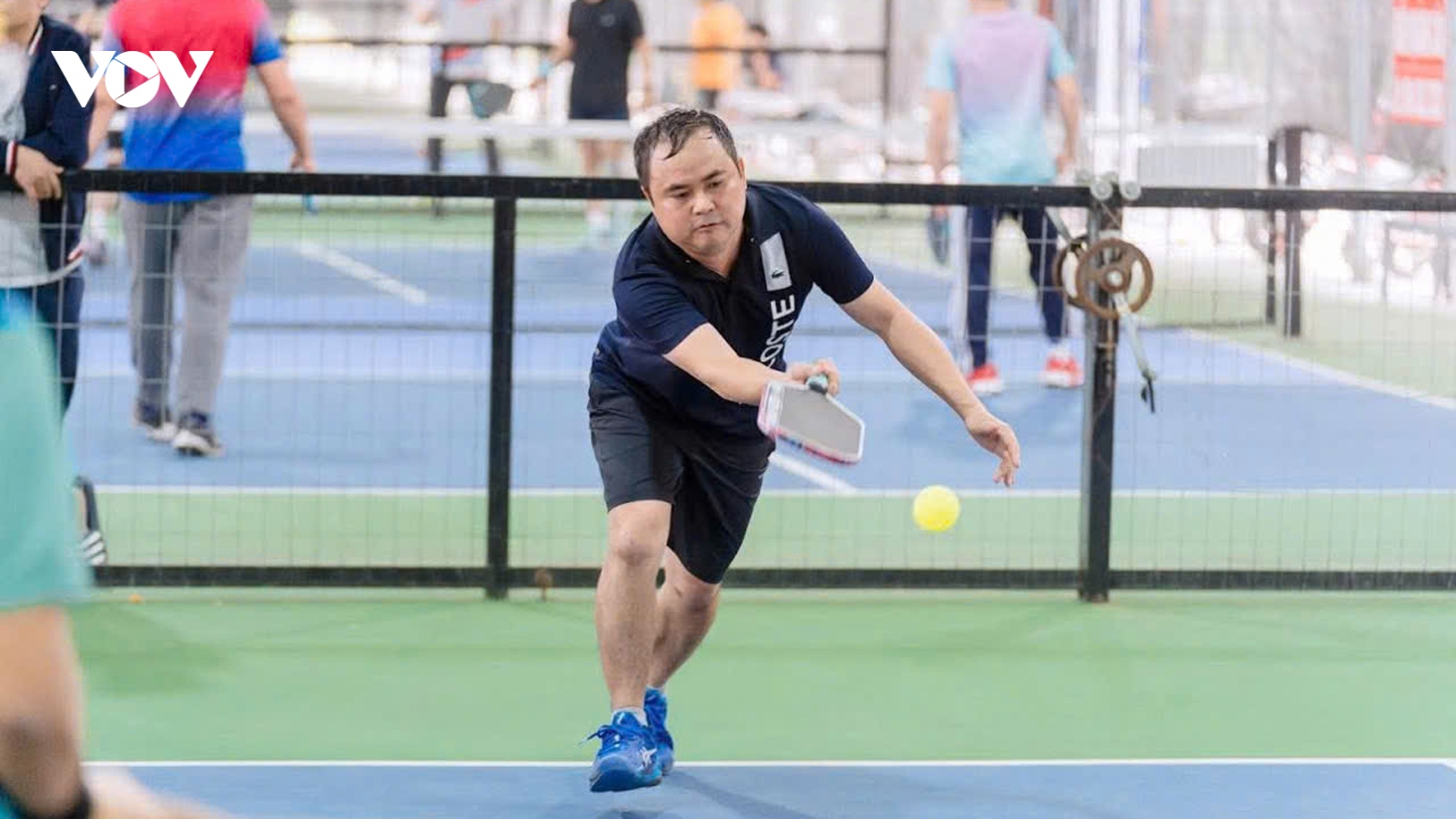 Không nên chơi Pickleball sau 21h