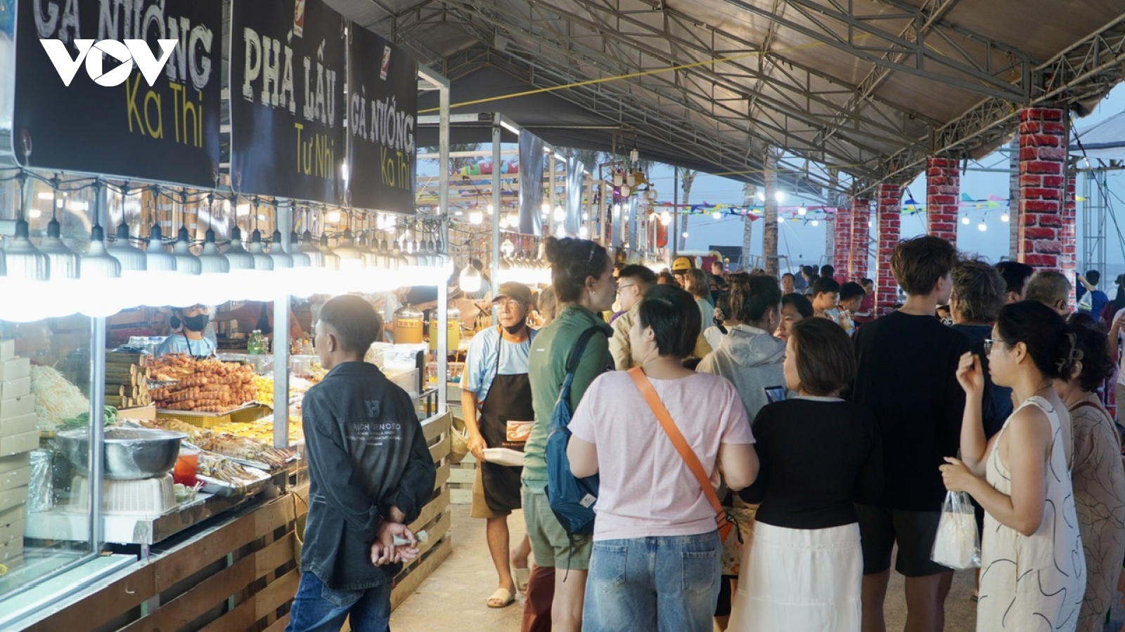 Hàng ngàn người trải nghiệm Lễ hội ẩm thực ở Vũng Tàu