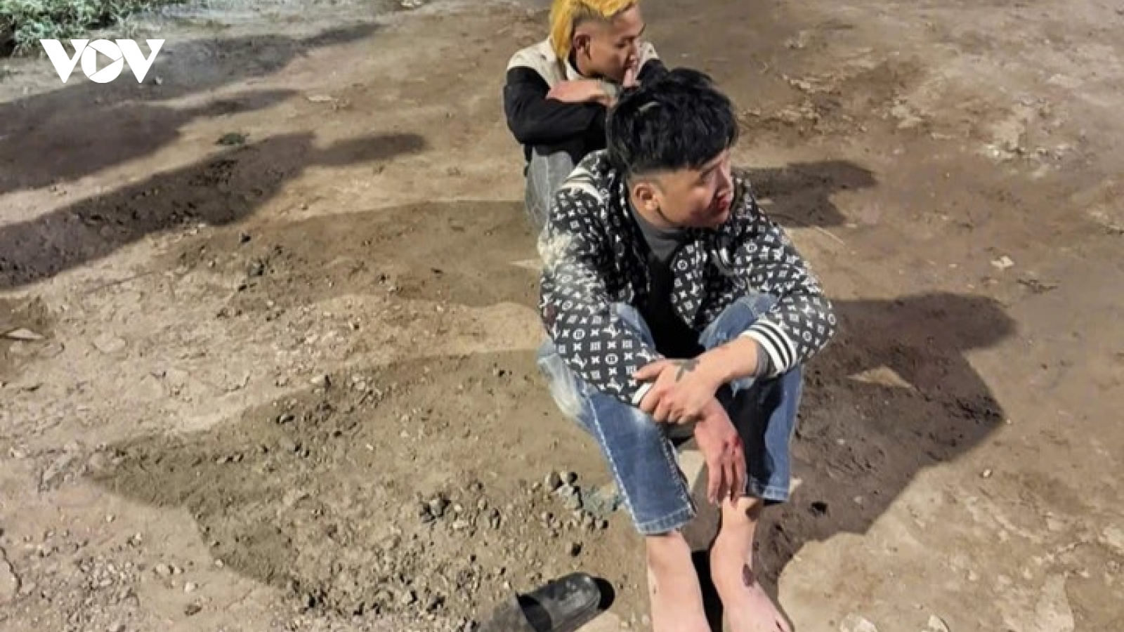 Hai thanh niên 'thông chốt', tông trọng thương cảnh sát giao thông