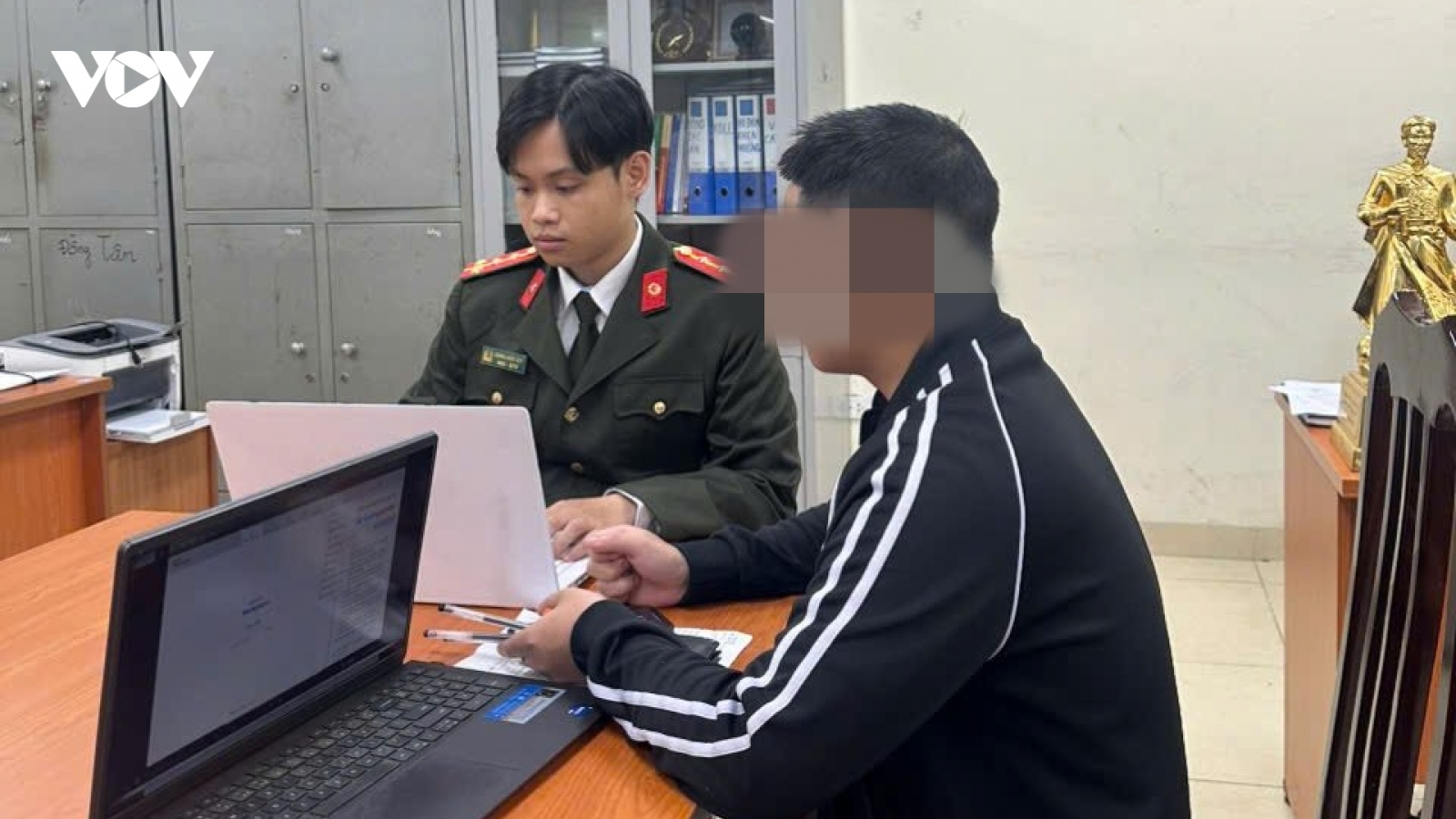Giải cứu nam sinh 21 tuổi bị "bắt cóc online" ở Hà Nội