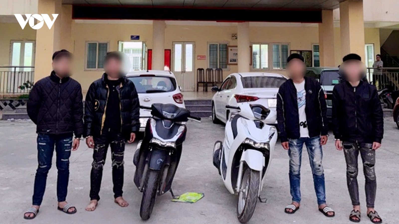 Ngăn chặn nhóm thanh niên mang hung khí đi "trả thù"