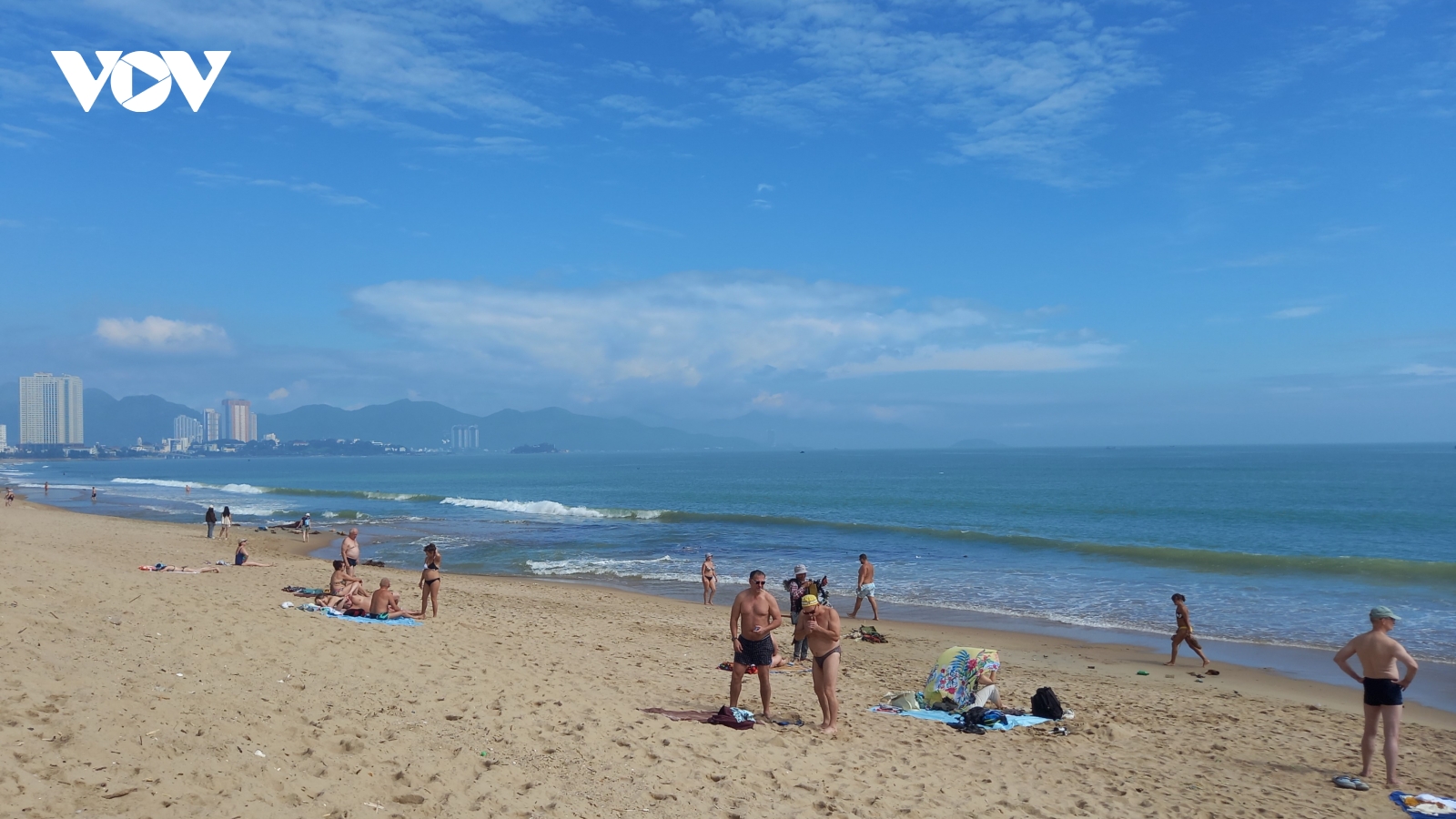 Nha Trang sạch đẹp trở lại sau mưa lũ, là điểm đến an toàn và nhộn nhịp du khách