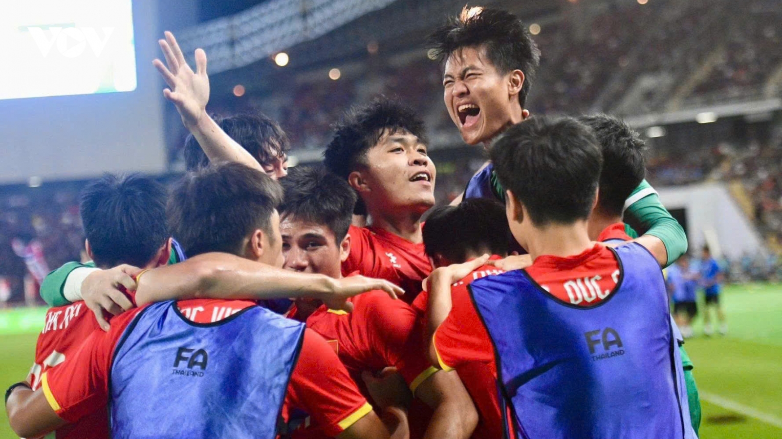 Thủ tướng gửi thư chúc mừng Đội tuyển bóng đá nam U22 và Đội tuyển nữ Futsal giành Huy chương Vàng SEA Games 33