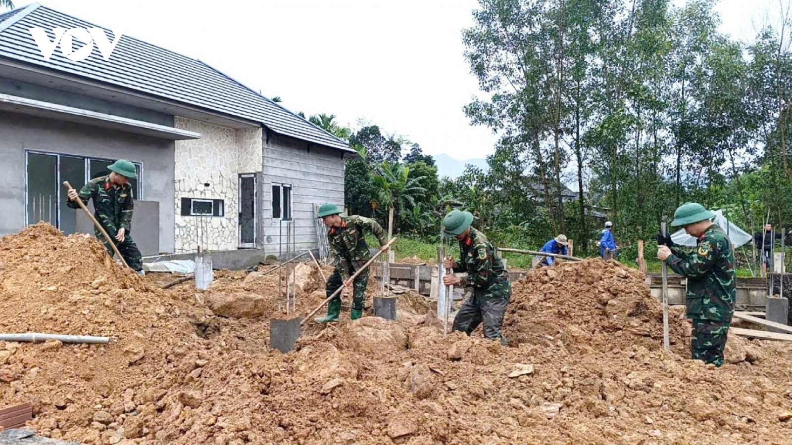 Thần tốc thực hiện “Chiến dịch Quang Trung” xây nhà cho dân vùng thiên tai