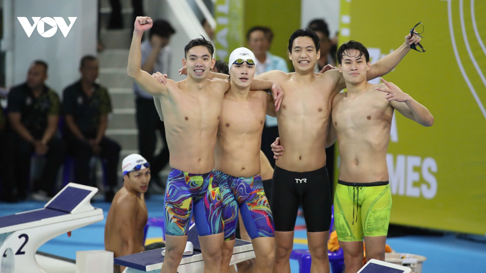 Đội bơi 4x200m tiếp sức tự do nam gây bất ngờ ở SEA Games 33