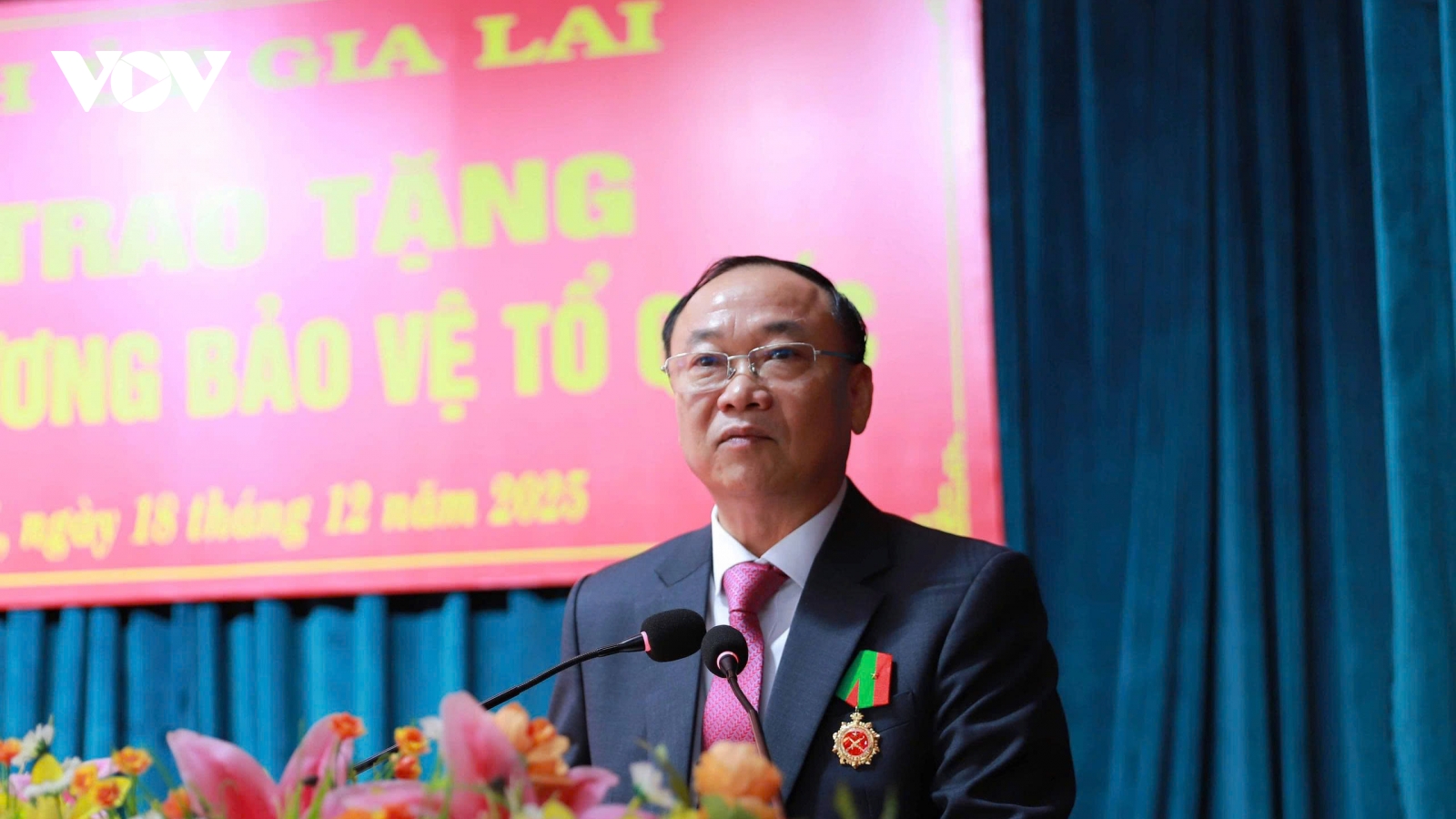 Bí thư Tỉnh ủy Gia Lai được trao tặng Huân chương Bảo vệ Tổ quốc hạng Ba