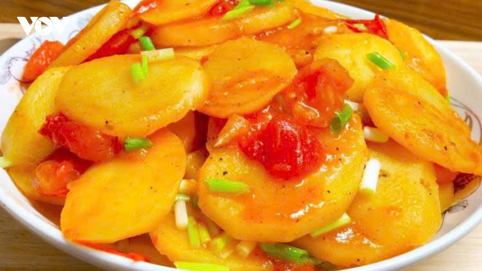 Khoai tây xào cà chua có độc như lời đồn?
