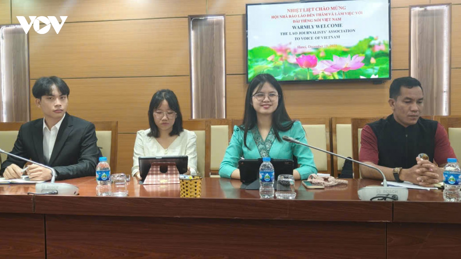 Đoàn nhà báo Lào trao đổi nghiệp vụ tại VOV: Lan tỏa kỹ năng làm báo môi trường