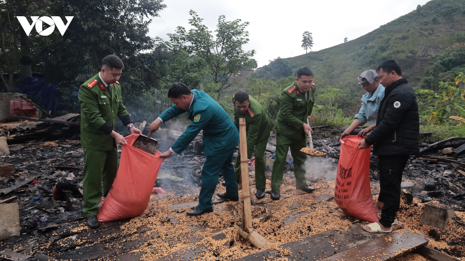 Hỏa hoạn thiêu rụi nhà sàn 4 gian của người dân tại Sơn La