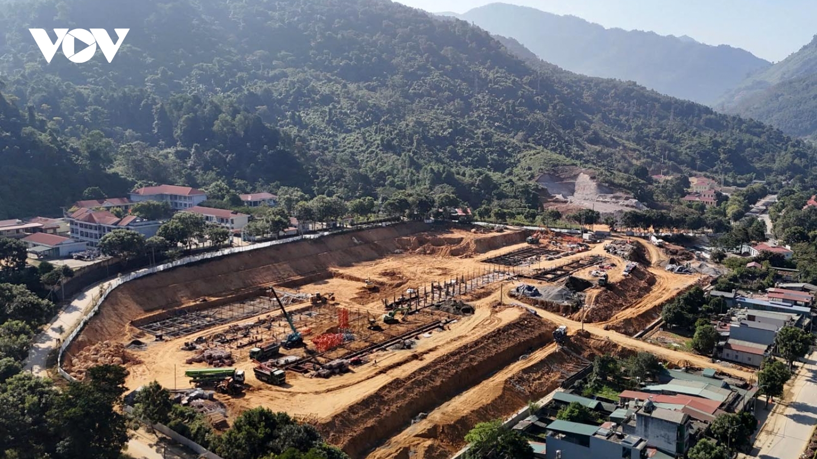 Xuyên ngày đêm xây dựng nơi ươm mầm tri thức cho học sinh biên giới