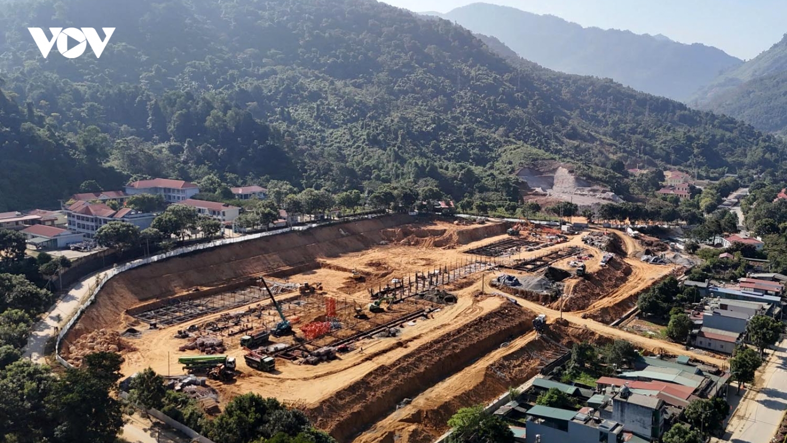Xuyên ngày đêm xây dựng nơi ươm mầm tri thức cho học sinh biên giới