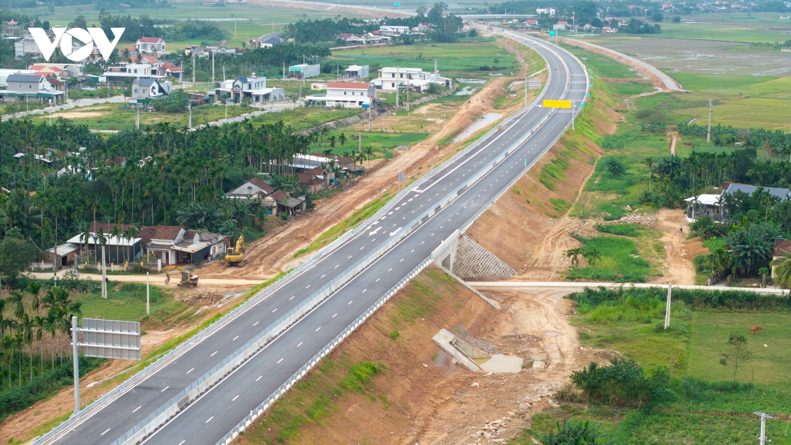 Nhiều đoạn tuyến cao tốc Bắc - Nam sẽ được mở rộng trong năm 2026