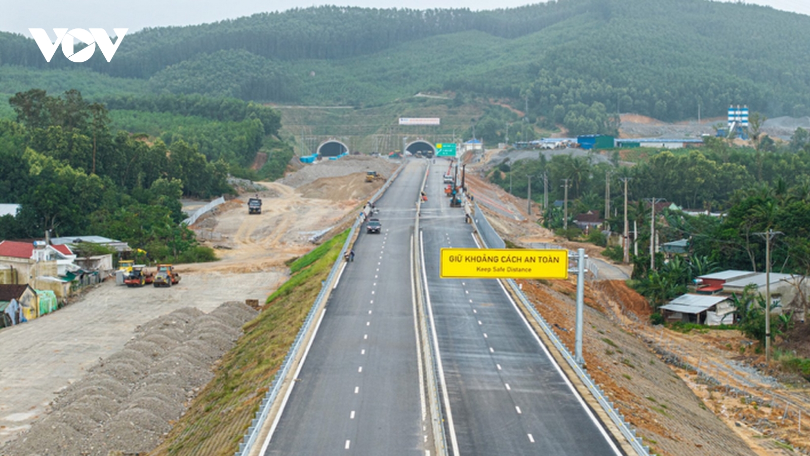 Cận cảnh cao tốc Quảng Ngãi – Hoài Nhơn trước ngày khánh thành