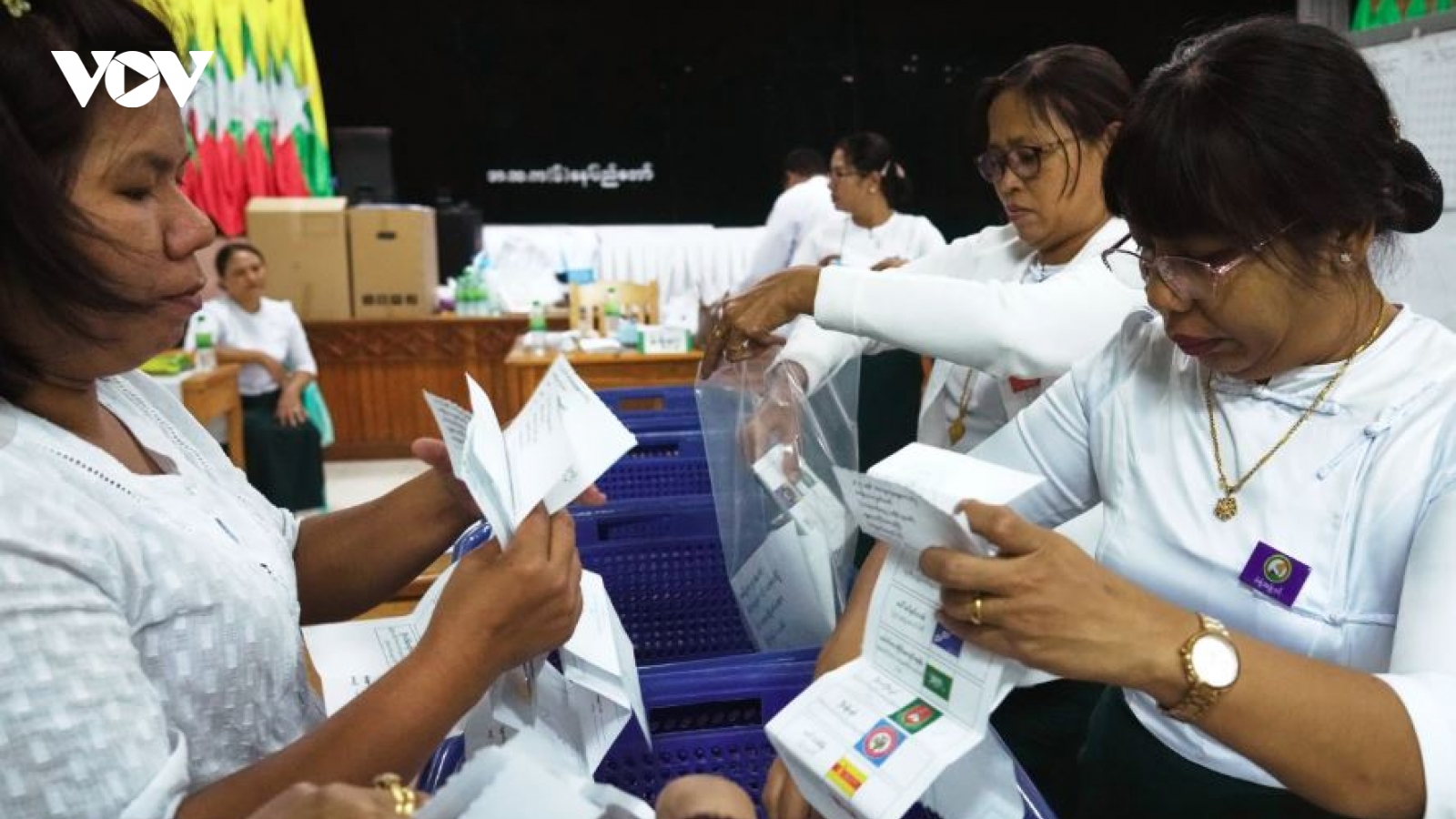 Bầu cử Myanmar được đánh giá suôn sẻ, đảng thân quân đội áp đảo phiếu bầu