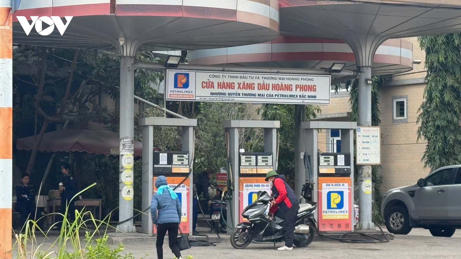 Bắc Ninh vào cuộc vụ nghi bán xăng lẫn nước