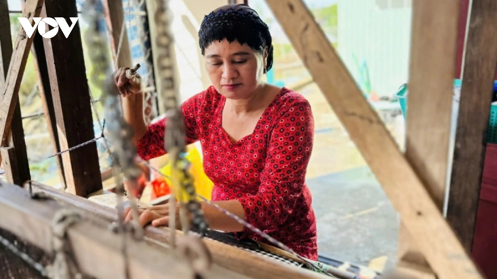 Exquisite art of Cham brocade weaving on banks of Hau River
