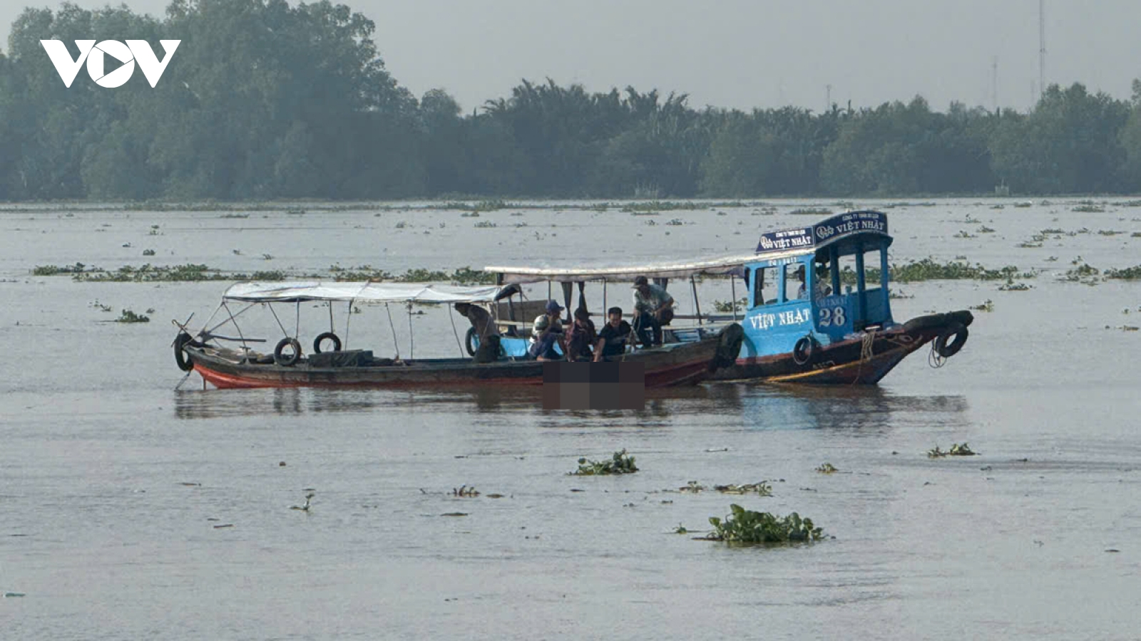 Tìm thấy thi thể người lái đò ngang bị tai nạn trên sông Tiền