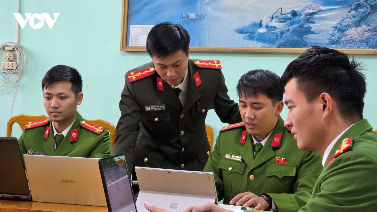 Mô hình “Công an AI” giải đáp thắc mắc của người dân mọi lúc, mọi nơi