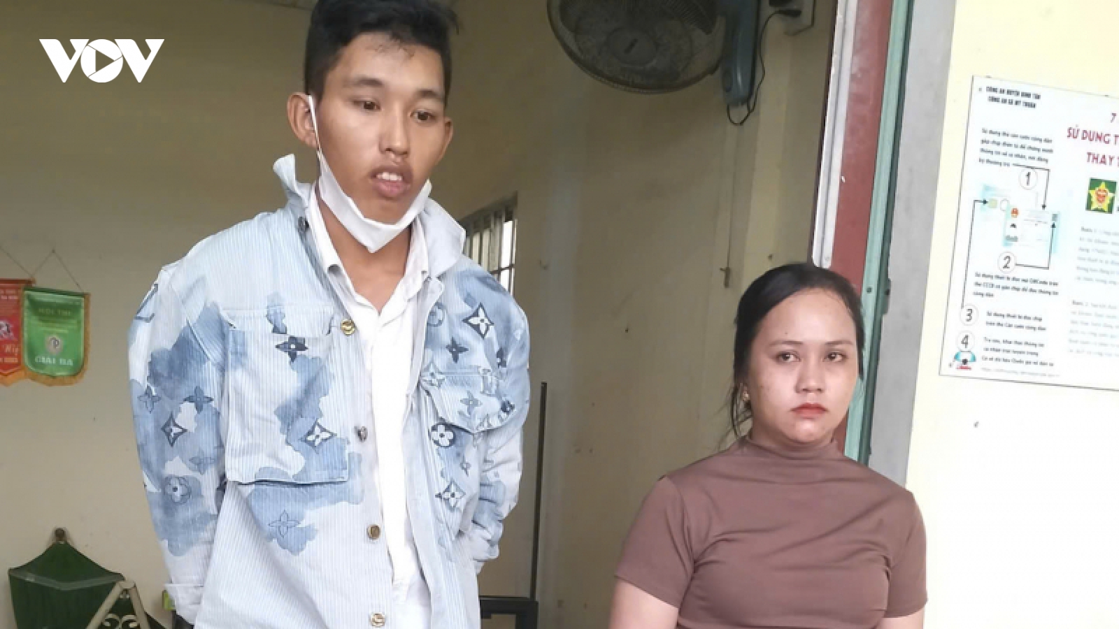 Bắt nóng cặp đôi cướp dây chuyền vàng chợ Tầm Vu, Vĩnh Long
