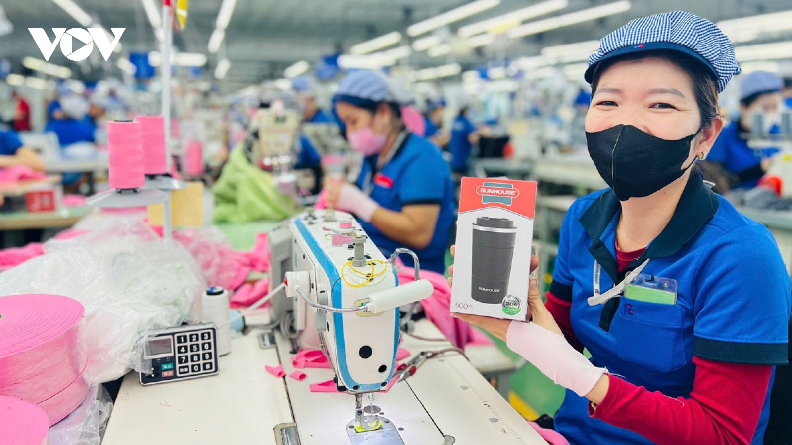 Doanh nghiệp TP.HCM “đỏ đèn” sản xuất, sớm chốt thưởng Tết để giữ chân công nhân