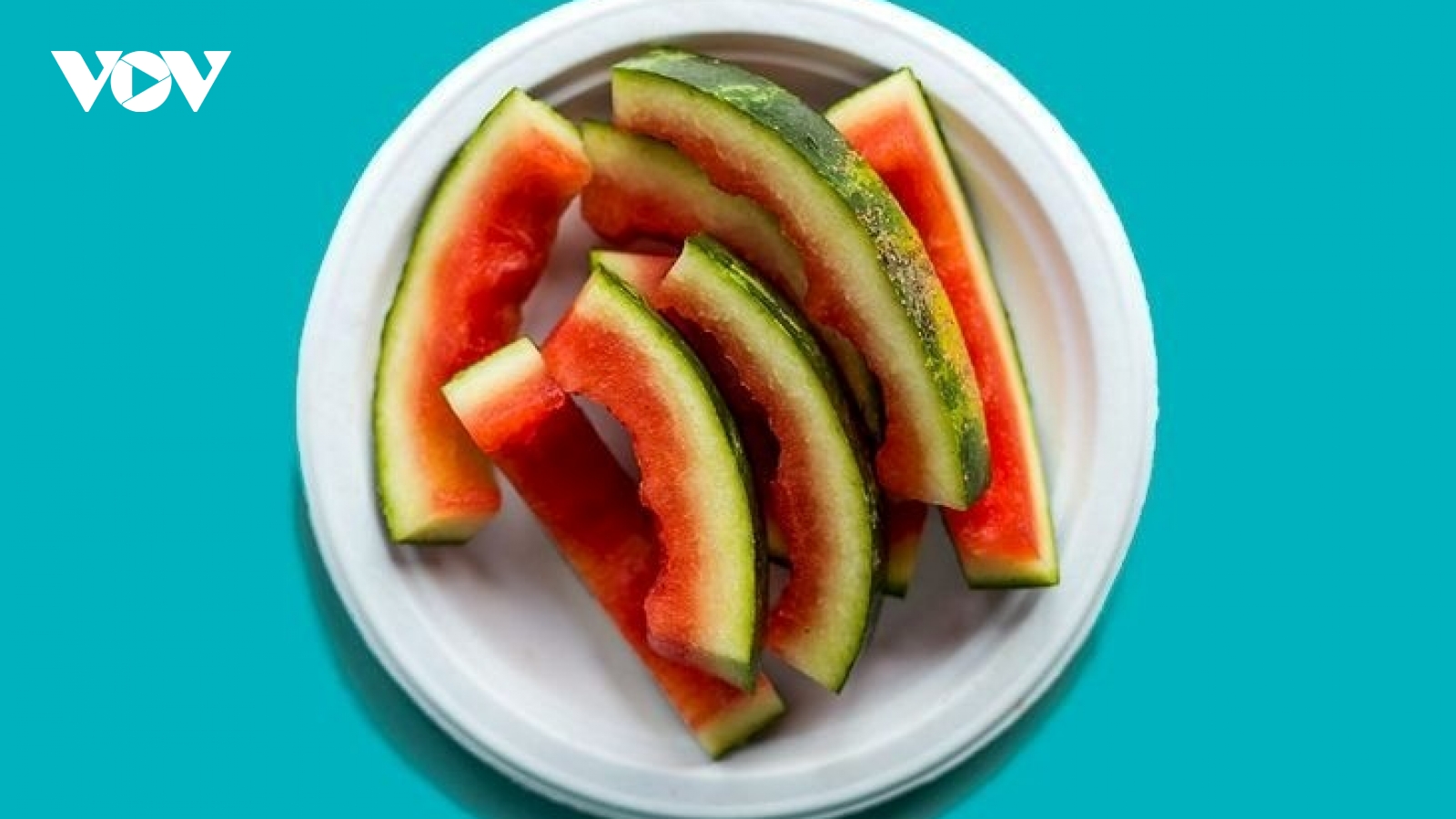 Cùi dưa hấu ai cũng vứt bỏ hóa ra lại bổ dưỡng bất ngờ, làm được nhiều món ngon