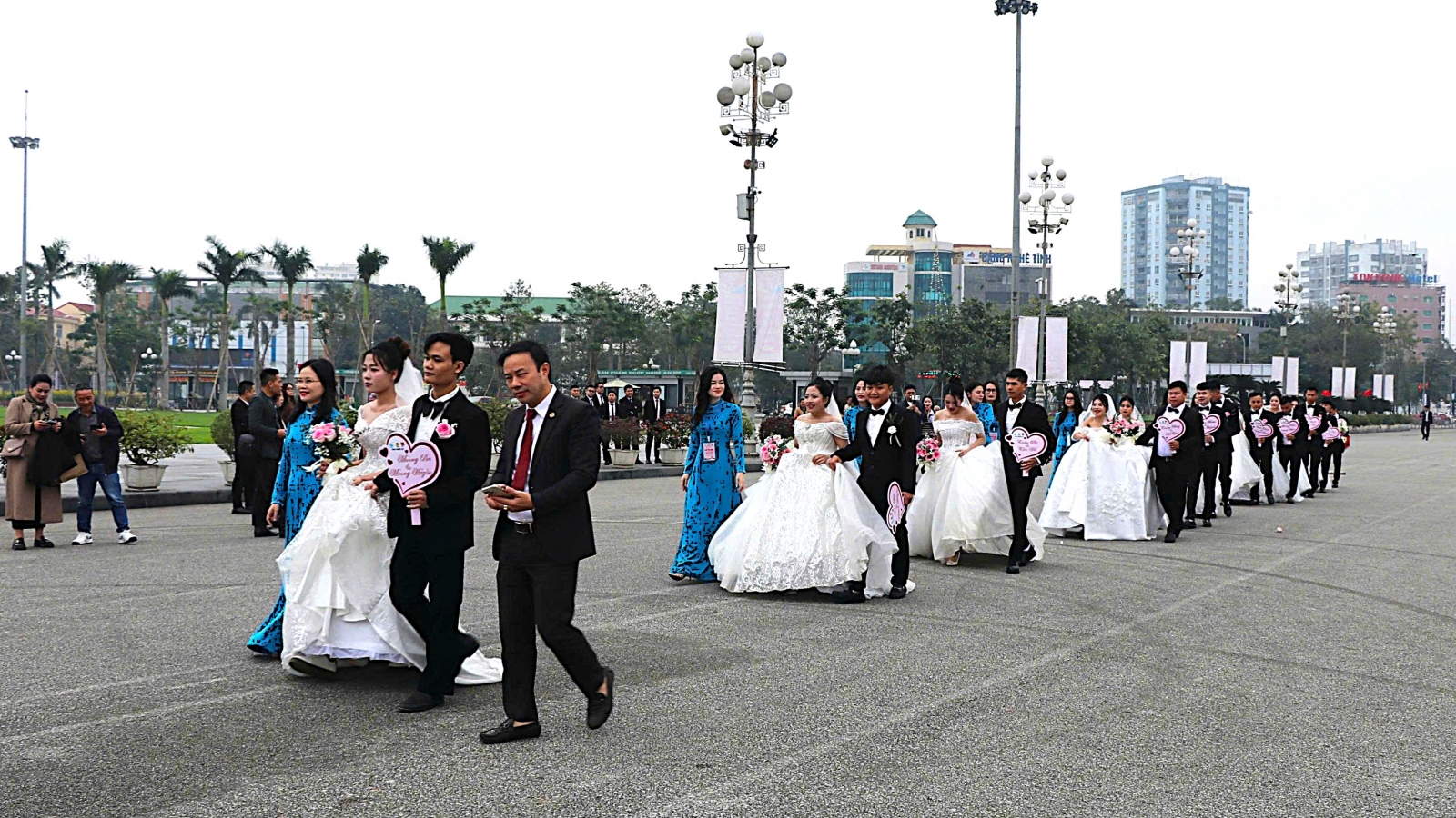 Lễ cưới tập thể “Vòng tay Công đoàn - Vững bước tình yêu”