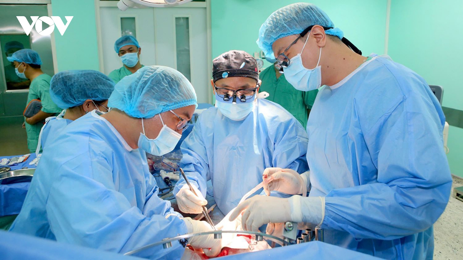 Cứu sống bệnh nhân suy tim nguy kịch nhờ ghép tim từ người hiến chết não