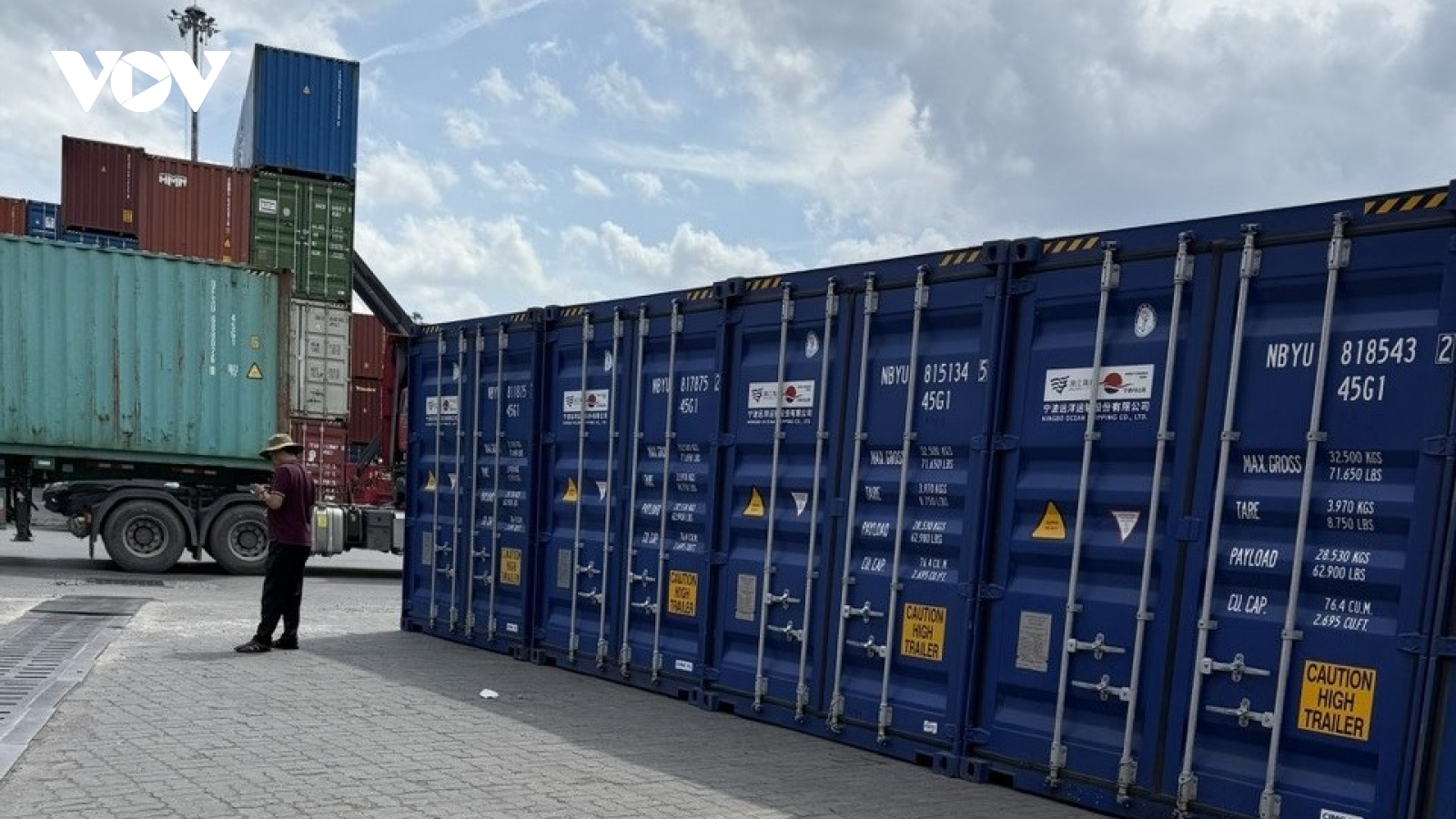 Khởi tố vụ án vận chuyển trái phép hơn 650 tấn hàng qua biên giới tại TP.HCM