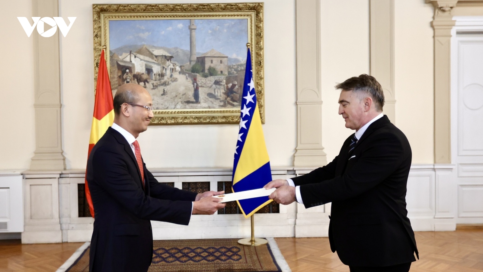 Trình Thư ủy nhiệm lên Chủ tịch Hội đồng Tổng thống Bosnia & Herzegovina