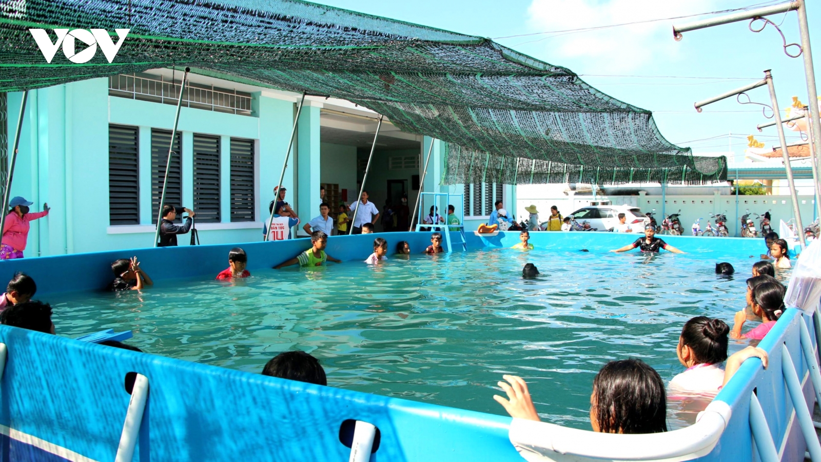 Thiết thực từ lớp dạy bơi cho trẻ em ở vùng nông thôn Cần Thơ